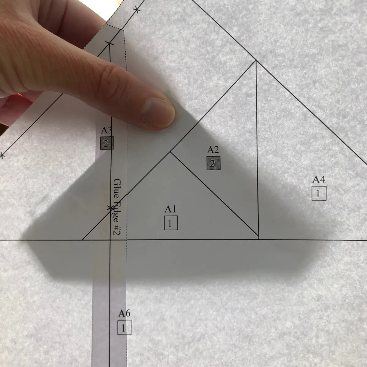 How the fabrics are sewn: foundation paper piecing tutorial, photo 1