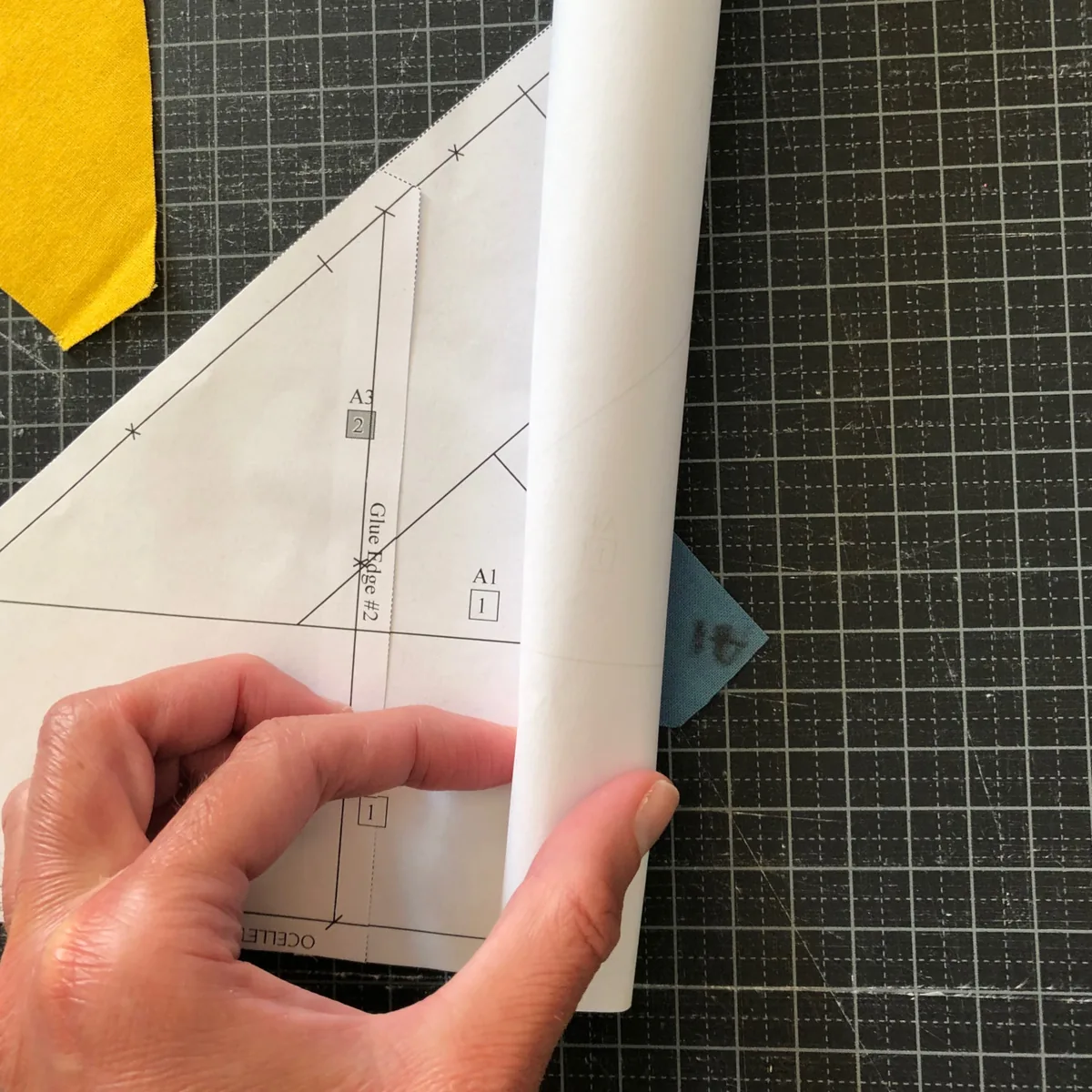 How the fabrics are sewn: foundation paper piecing tutorial, photo 2