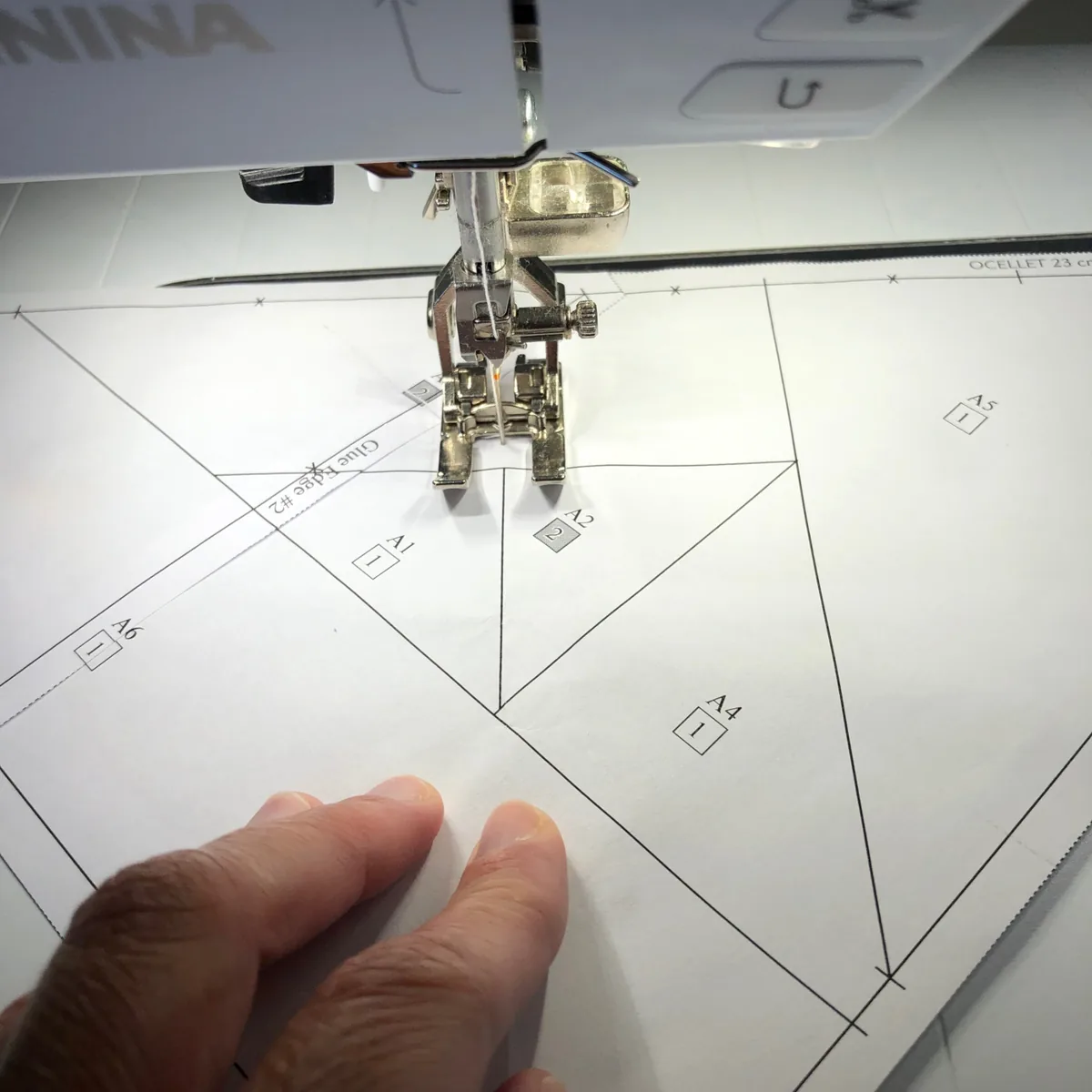 How the fabrics are sewn: foundation paper piecing tutorial, photo 3
