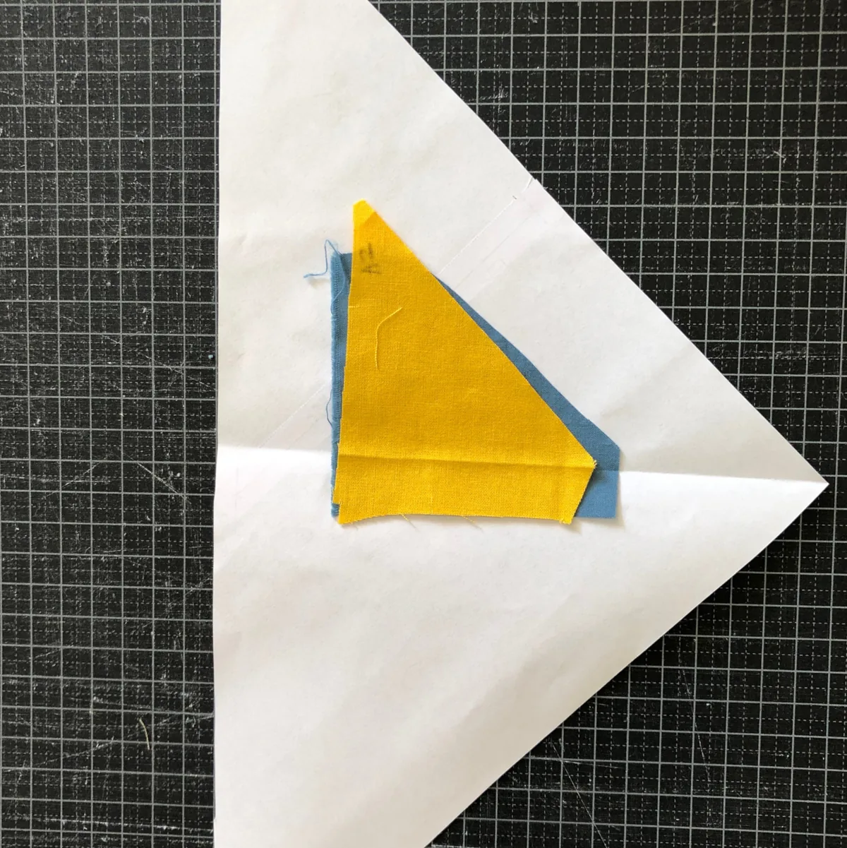 Flip A2 onto A1: foundation paper piecing tutorial, photo 4