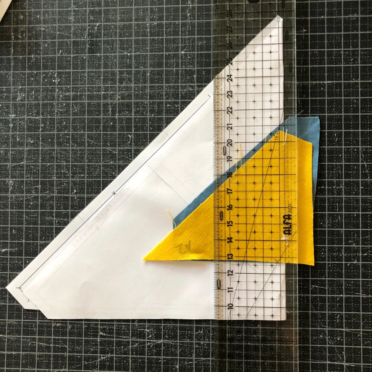Trim the seam allowance: foundation paper piecing tutorial, photo 2