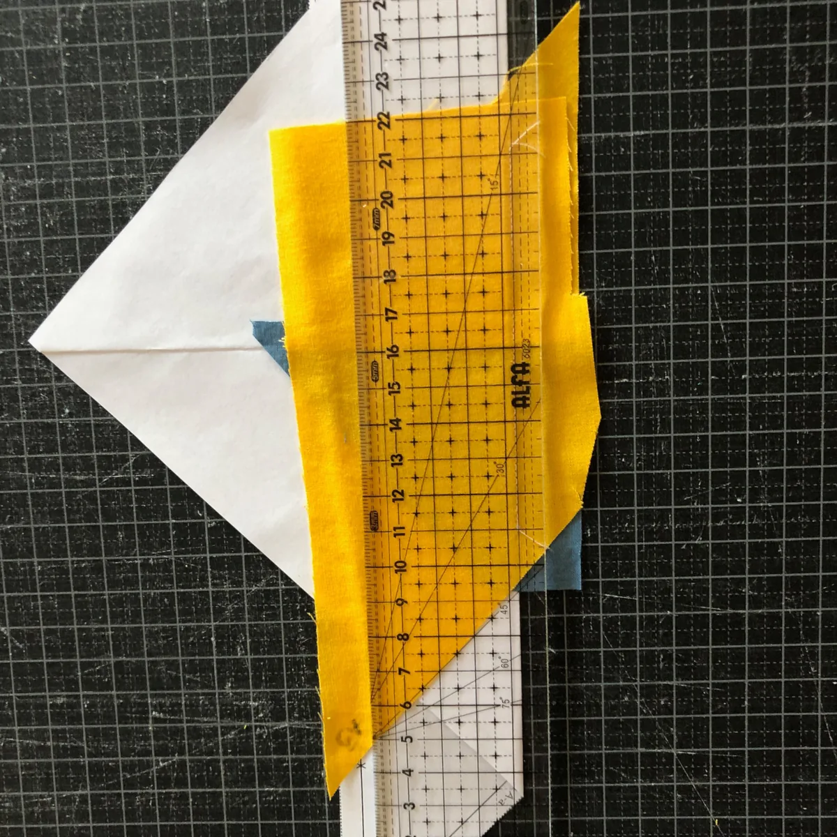 Trim the seam allowance: foundation paper piecing tutorial, photo 1