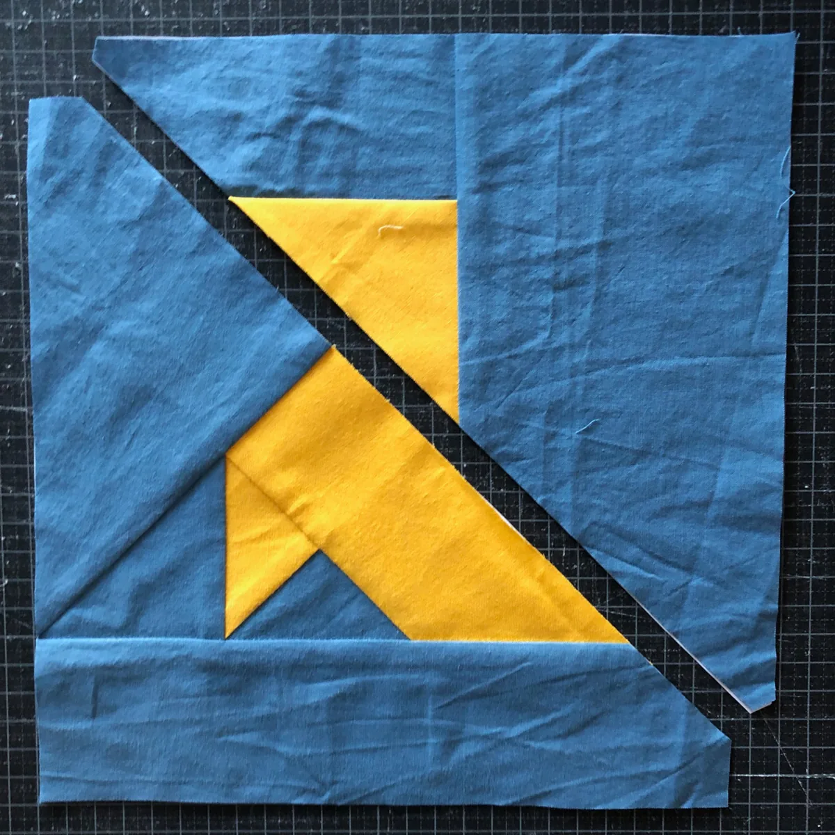 Joining the Sections: foundation paper piecing tutorial, photo 1